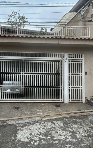 Casa à venda com 75m², 2 quartos e 2 vagasFachada
