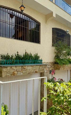Casa para alugar com 256m², 3 quartos e 4 vagas Casa para alugar com 256m², 3 quartos e 4 vagasGaragem
