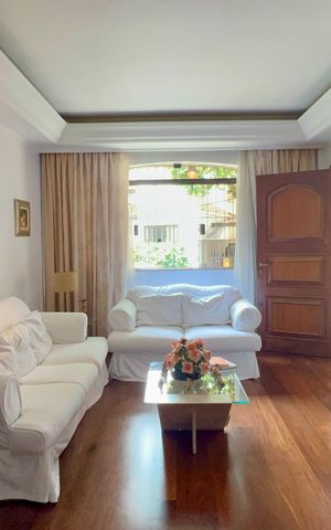 Casa para alugar com 256m², 3 quartos e 4 vagas Casa para alugar com 256m², 3 quartos e 4 vagasSala