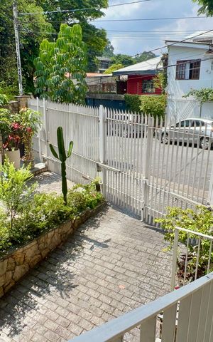 Casa para alugar com 256m², 3 quartos e 4 vagas Casa para alugar com 256m², 3 quartos e 4 vagasGaragem