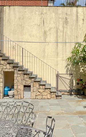 Casa para alugar com 256m², 3 quartos e 4 vagas Casa para alugar com 256m², 3 quartos e 4 vagasQuintal