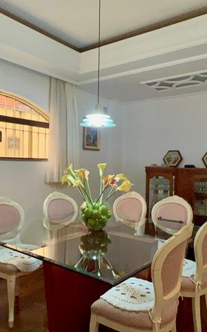 Casa para alugar com 256m², 3 quartos e 4 vagas Casa para alugar com 256m², 3 quartos e 4 vagasSala de Jantar
