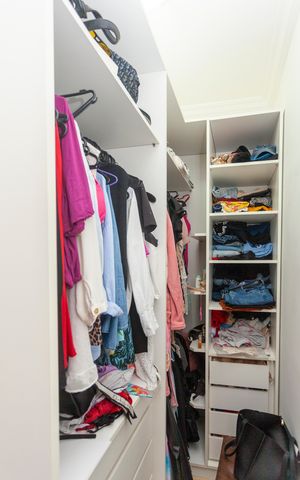 Casa para alugar com 300m², 3 quartos e 3 vagasCloset da suíte
