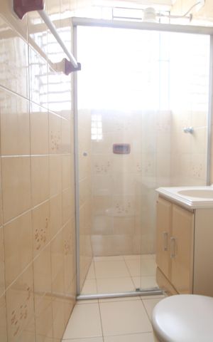 Casa à venda com 459m², 4 quartos e 3 vagasBanheiro da suíte 2