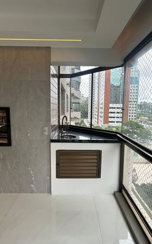 Apartamento à venda com 290m², 3 quartos e 4 vagas Apartamento à venda com 290m², 3 quartos e 4 vagasChurrasqueira