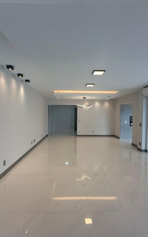 Apartamento à venda com 290m², 3 quartos e 4 vagas Apartamento à venda com 290m², 3 quartos e 4 vagasSala