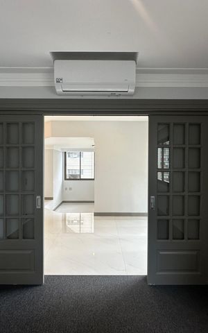 Apartamento à venda com 290m², 3 quartos e 4 vagas Apartamento à venda com 290m², 3 quartos e 4 vagasSala de TV