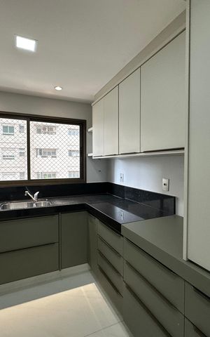 Apartamento à venda com 290m², 3 quartos e 4 vagas Apartamento à venda com 290m², 3 quartos e 4 vagasCozinha