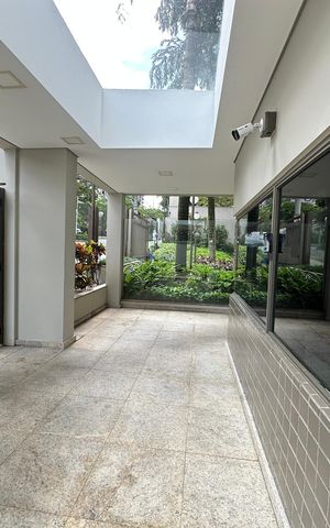 Apartamento à venda com 290m², 3 quartos e 4 vagas Apartamento à venda com 290m², 3 quartos e 4 vagasFachada e portaria