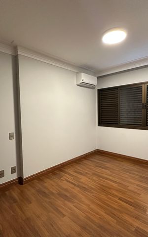 Apartamento à venda com 290m², 3 quartos e 4 vagas Apartamento à venda com 290m², 3 quartos e 4 vagasSuíte 2