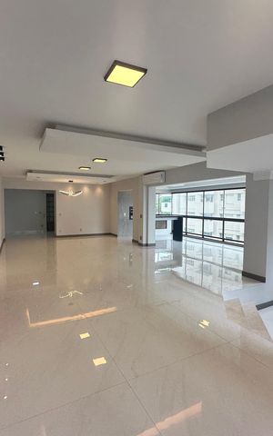 Apartamento à venda com 290m², 3 quartos e 4 vagas Apartamento à venda com 290m², 3 quartos e 4 vagasSala