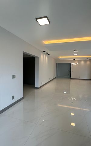 Apartamento à venda com 290m², 3 quartos e 4 vagas Apartamento à venda com 290m², 3 quartos e 4 vagasSala