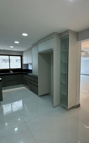 Apartamento à venda com 290m², 3 quartos e 4 vagas Apartamento à venda com 290m², 3 quartos e 4 vagasCozinha