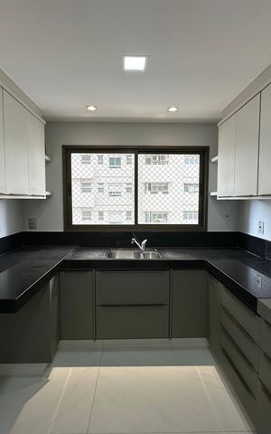 Apartamento à venda com 290m², 3 quartos e 4 vagas Apartamento à venda com 290m², 3 quartos e 4 vagasCozinha