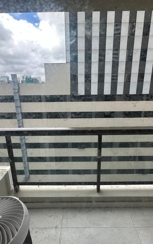 Apartamento à venda com 290m², 3 quartos e 4 vagas Apartamento à venda com 290m², 3 quartos e 4 vagasVaranda