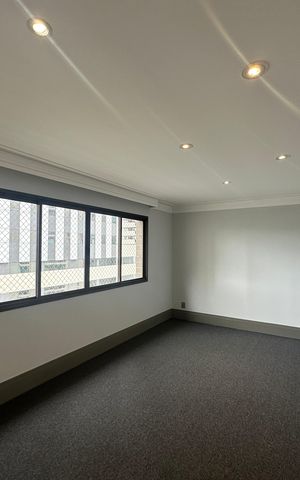 Apartamento à venda com 290m², 3 quartos e 4 vagas Apartamento à venda com 290m², 3 quartos e 4 vagasSala de TV