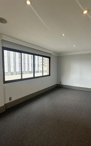 Apartamento à venda com 290m², 3 quartos e 4 vagas Apartamento à venda com 290m², 3 quartos e 4 vagasSala de TV