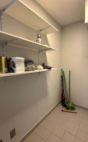 Apartamento à venda com 290m², 3 quartos e 4 vagas Apartamento à venda com 290m², 3 quartos e 4 vagasQuarto de Serviço