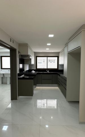 Apartamento à venda com 290m², 3 quartos e 4 vagas Apartamento à venda com 290m², 3 quartos e 4 vagasCozinha