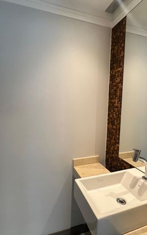 Apartamento à venda com 290m², 3 quartos e 4 vagas Apartamento à venda com 290m², 3 quartos e 4 vagasLavabo