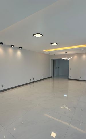 Apartamento à venda com 290m², 3 quartos e 4 vagas Apartamento à venda com 290m², 3 quartos e 4 vagasSala