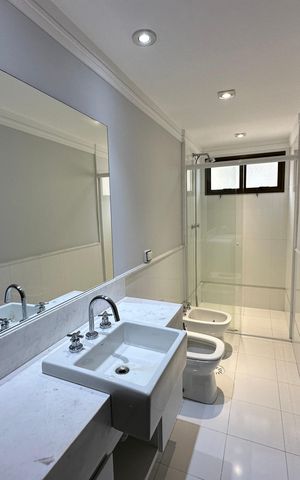 Apartamento à venda com 290m², 3 quartos e 4 vagas Apartamento à venda com 290m², 3 quartos e 4 vagasBanheiro da Suíte 2