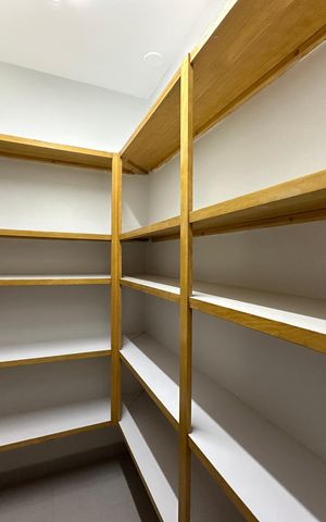Apartamento à venda com 290m², 3 quartos e 4 vagas Apartamento à venda com 290m², 3 quartos e 4 vagasDespensa
