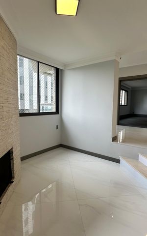 Apartamento à venda com 290m², 3 quartos e 4 vagas Apartamento à venda com 290m², 3 quartos e 4 vagasLareira