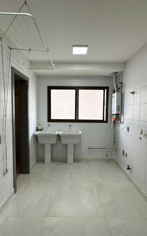 Apartamento à venda com 290m², 3 quartos e 4 vagas Apartamento à venda com 290m², 3 quartos e 4 vagasÁrea de Serviço