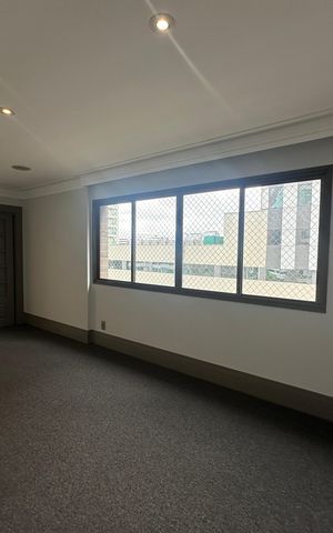 Apartamento à venda com 290m², 3 quartos e 4 vagas Apartamento à venda com 290m², 3 quartos e 4 vagasSala de TV