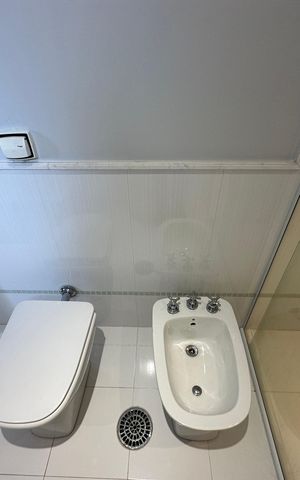 Apartamento à venda com 290m², 3 quartos e 4 vagas Apartamento à venda com 290m², 3 quartos e 4 vagasBanheiro da Suíte 1