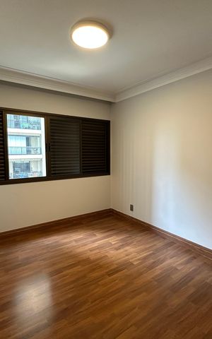 Apartamento à venda com 290m², 3 quartos e 4 vagas Apartamento à venda com 290m², 3 quartos e 4 vagasSuíte 2