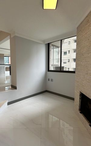 Apartamento à venda com 290m², 3 quartos e 4 vagas Apartamento à venda com 290m², 3 quartos e 4 vagasLareira