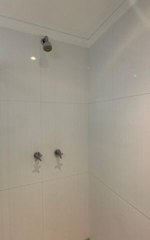 Apartamento à venda com 290m², 3 quartos e 4 vagas Apartamento à venda com 290m², 3 quartos e 4 vagasBanheiro da Suíte 1