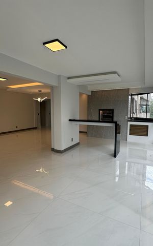 Apartamento à venda com 290m², 3 quartos e 4 vagas Apartamento à venda com 290m², 3 quartos e 4 vagasVaranda da Sala