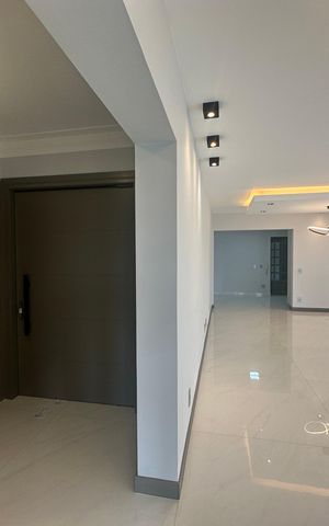 Apartamento à venda com 290m², 3 quartos e 4 vagas Apartamento à venda com 290m², 3 quartos e 4 vagasHall de entrada