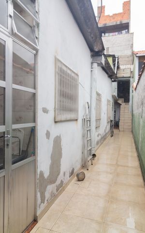 Casa à venda com 200m², 2 quartos e 2 vagas Casa à venda com 200m², 2 quartos e 2 vagasCorredor