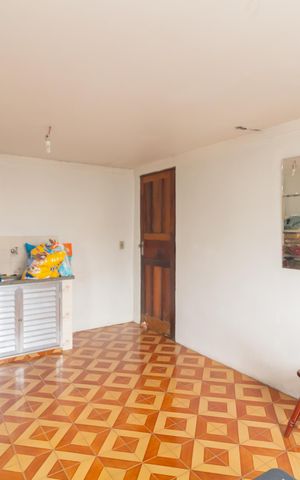 Casa à venda com 200m², 2 quartos e 2 vagas Casa à venda com 200m², 2 quartos e 2 vagasQuarto de Serviço