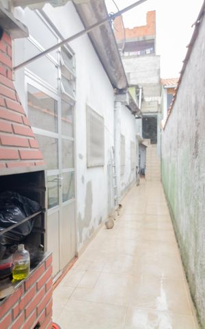 Casa à venda com 200m², 2 quartos e 2 vagas Casa à venda com 200m², 2 quartos e 2 vagasCorredor