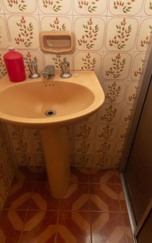 Casa à venda com 200m², 2 quartos e 2 vagas Casa à venda com 200m², 2 quartos e 2 vagasBanheiro 2