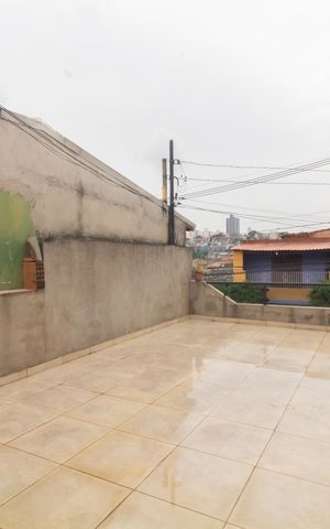 Casa à venda com 200m², 2 quartos e 2 vagas Casa à venda com 200m², 2 quartos e 2 vagasVaranda