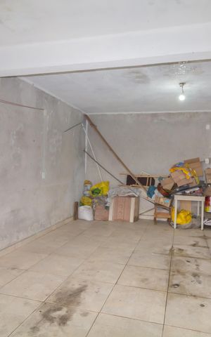 Casa à venda com 200m², 2 quartos e 2 vagas Casa à venda com 200m², 2 quartos e 2 vagasGaragem