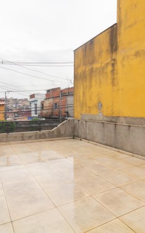 Casa à venda com 200m², 2 quartos e 2 vagas Casa à venda com 200m², 2 quartos e 2 vagasVaranda