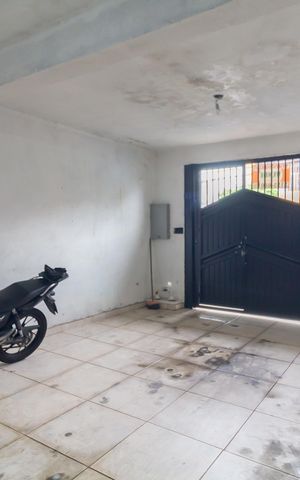 Casa à venda com 200m², 2 quartos e 2 vagas Casa à venda com 200m², 2 quartos e 2 vagasGaragem