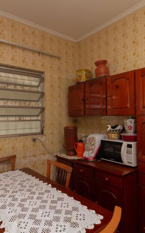 Casa à venda com 200m², 2 quartos e 2 vagas Casa à venda com 200m², 2 quartos e 2 vagasCozinha