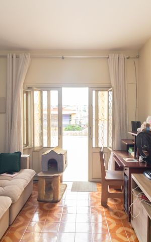 Casa à venda com 200m², 2 quartos e 2 vagas Casa à venda com 200m², 2 quartos e 2 vagasSala