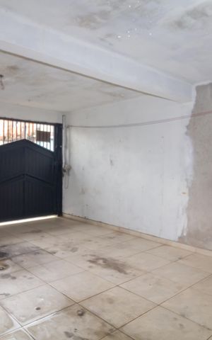 Casa à venda com 200m², 2 quartos e 2 vagas Casa à venda com 200m², 2 quartos e 2 vagasGaragem