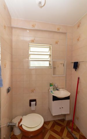 Casa à venda com 200m², 2 quartos e 2 vagas Casa à venda com 200m², 2 quartos e 2 vagasBanheiro da Suíte