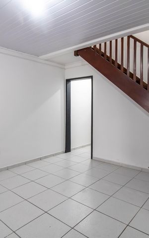 Casa à venda com 130m², 2 quartos e 1 vaga Casa à venda com 130m², 2 quartos e 1 vagaSala
