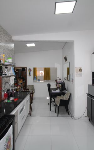 Casa à venda com 80m², 2 quartos e 2 vagasCozinha